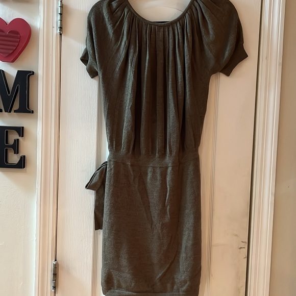 Short sleeve knitted dress with pleated top - Picture 4 of 4